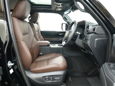 صورة 7 لـ 2024 Toyota LAND CRUISER 250