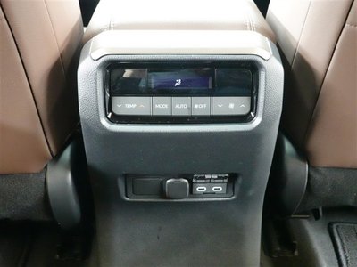 صورة 33 لـ 2024 Toyota LAND CRUISER 250
