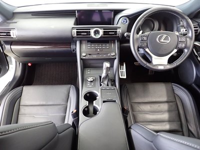 صورة 9 لـ 2020 Lexus RC