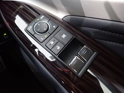 صورة 17 لـ 2020 Lexus RC