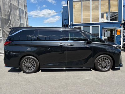 2024 Lexus LM photo 10