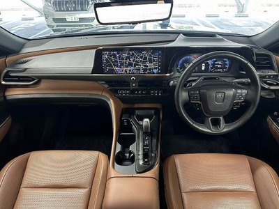 2025 Toyota CROWN ESTATE photo 2