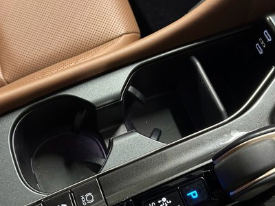2025 Toyota CROWN ESTATE thumbnail 39