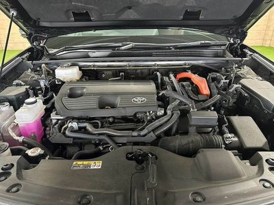 2025 Toyota CROWN ESTATE photo 14