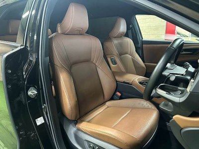2025 Toyota CROWN ESTATE photo 11