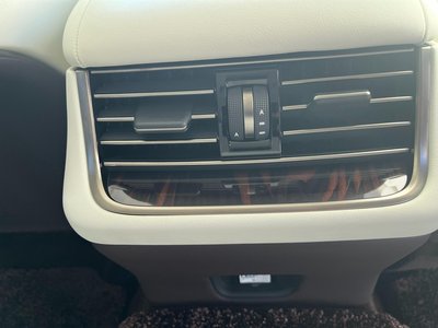 صورة مصغرة 46 لـ 2020 Lexus LS