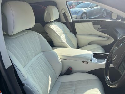 صورة مصغرة 8 لـ 2020 Lexus LS