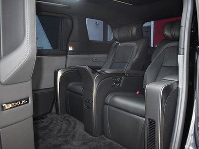 صورة 32 لـ 2024 Lexus LM