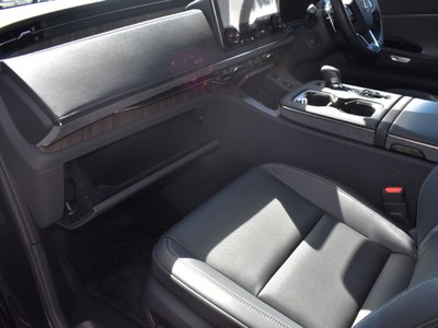 صورة 25 لـ 2024 Lexus LM