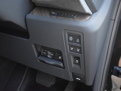 صورة 15 لـ 2024 Lexus LM