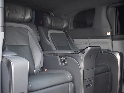 صورة 30 لـ 2024 Lexus LM