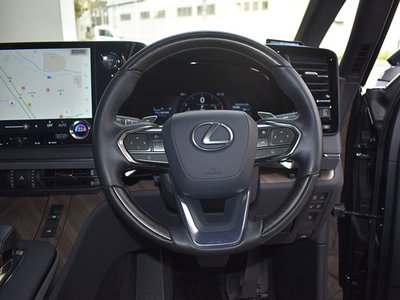 صورة 12 لـ 2024 Lexus LM
