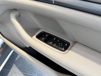 2025 Porsche TAYCAN — миниатюра 12