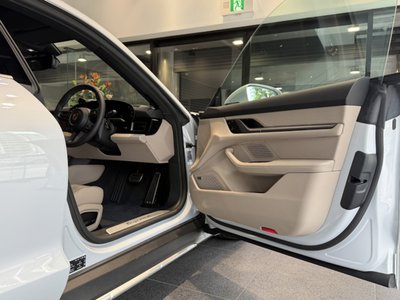 2025 Porsche TAYCAN — миниатюра 9
