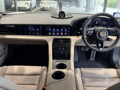 2025 Porsche TAYCAN — миниатюра 16
