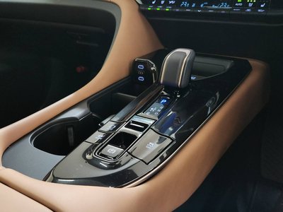 صورة 28 لـ 2023 Toyota CROWN SPORT