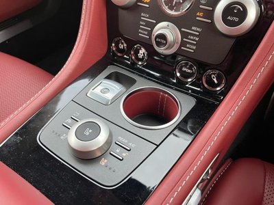 صورة 24 لـ 2010 Aston Martin RAPIDE