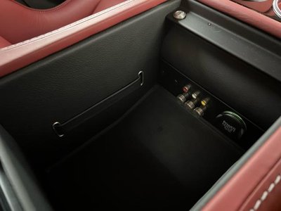 صورة 41 لـ 2010 Aston Martin RAPIDE