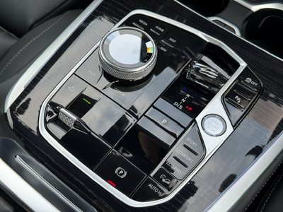 2025 BMW X7 thumbnail 40