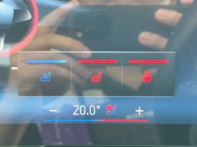 2025 BMW X7 thumbnail 37