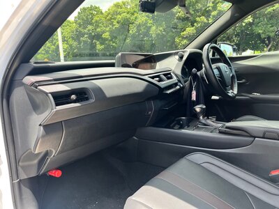 صورة 14 لـ 2019 Lexus UX