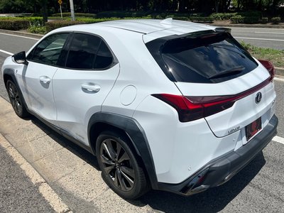 صورة 11 لـ 2019 Lexus UX