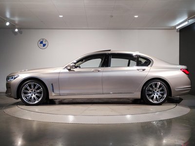 2020 BMW 7 SERIES photo 6