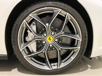 2021 Ferrari GTC4 LUSSO — фото 11