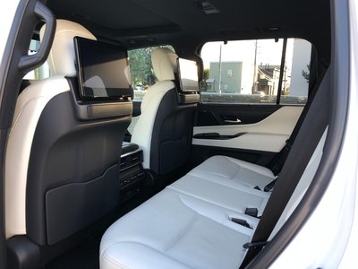 2023 Lexus LX — миниатюра 30