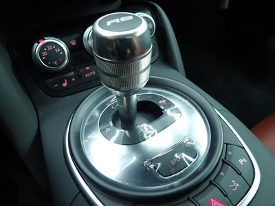 صورة 38 لـ 2009 AUDI R8