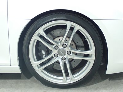 صورة 26 لـ 2009 AUDI R8