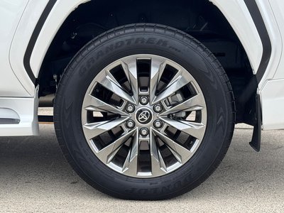 صورة 43 لـ 2025 Toyota LAND CRUISER 300