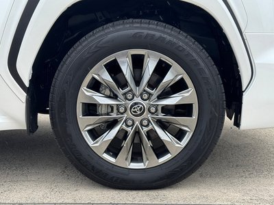 صورة 45 لـ 2025 Toyota LAND CRUISER 300