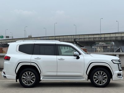 صورة 24 لـ 2025 Toyota LAND CRUISER 300