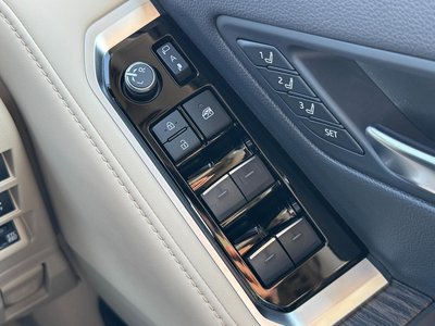 صورة 51 لـ 2025 Toyota LAND CRUISER 300