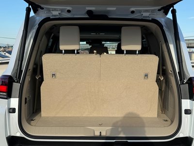 صورة 74 لـ 2025 Toyota LAND CRUISER 300
