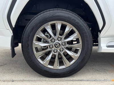 صورة 44 لـ 2025 Toyota LAND CRUISER 300