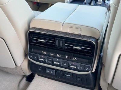 صورة 68 لـ 2025 Toyota LAND CRUISER 300