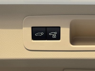 صورة 76 لـ 2025 Toyota LAND CRUISER 300