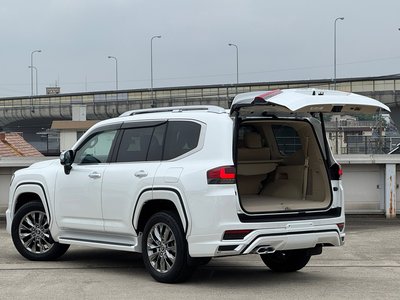 صورة 36 لـ 2025 Toyota LAND CRUISER 300