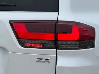 صورة 39 لـ 2025 Toyota LAND CRUISER 300