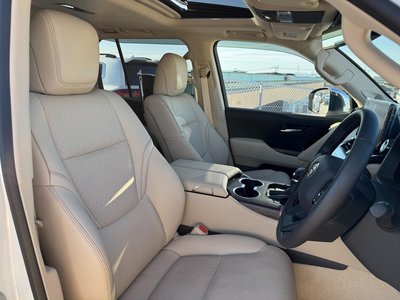 صورة 48 لـ 2025 Toyota LAND CRUISER 300