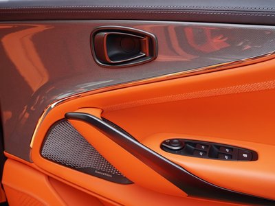 2025 Aston Martin DBX — миниатюра 68