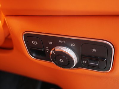2025 Aston Martin DBX — миниатюра 78