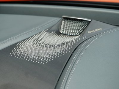 2025 Aston Martin DBX — миниатюра 43