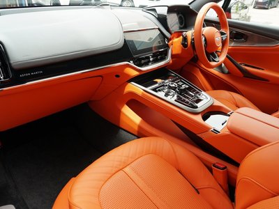 2025 Aston Martin DBX — миниатюра 23