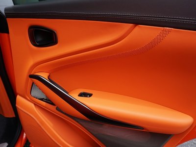 2025 Aston Martin DBX — миниатюра 58