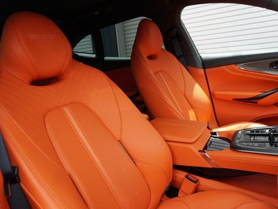 2025 Aston Martin DBX — миниатюра 24
