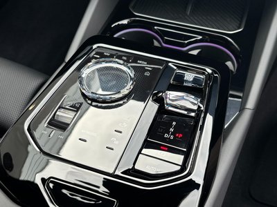 صورة مصغرة 120 لـ 2025 BMW 5 SERIES