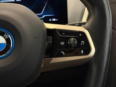 2023 BMW IX thumbnail 18